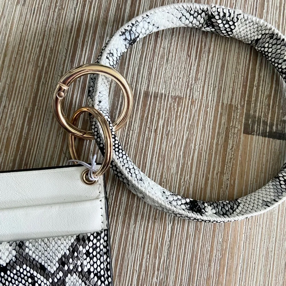 Everyday Chic Keyring Wallet - Picture 4 of 5
